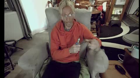 Snapshot of 00jeff31 chatting on October 21, 7:44 am jeff online show from October 21, 7:44 am