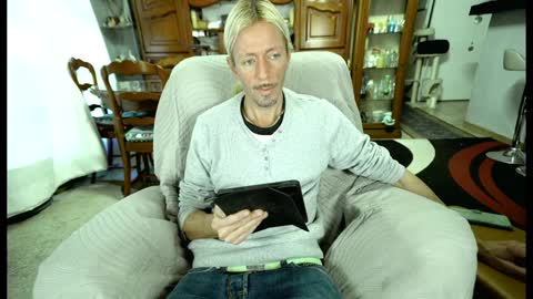 Snapshot of 00jeff31 chatting on January 17, 12:10 pm jeff online show from January 17, 12:10 pm