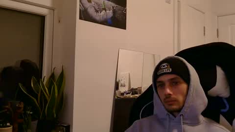 Snapshot of 2323gary chatting on December 22, 9:42 pm 2323gary online show from December 22, 9:42 pm