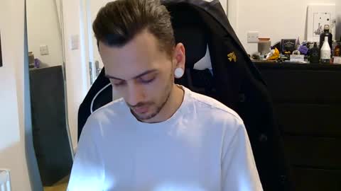 Snapshot of 2323gary chatting on December 28, 10:44 pm 2323gary online show from December 28, 10:44 pm