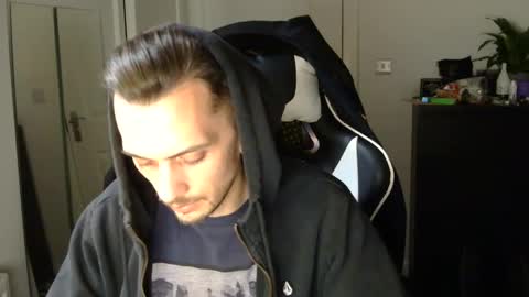 Snapshot of 2323gary chatting on February 19, 4:44 pm 2323gary online show from February 19, 4:44 pm