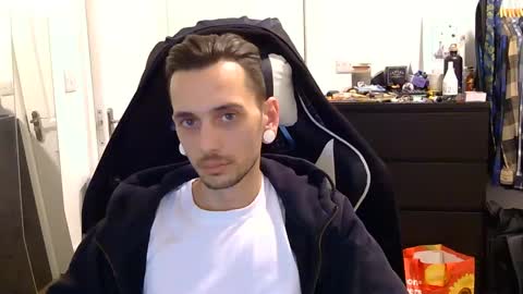 Snapshot of 2323gary chatting on December 24, 8:49 pm 2323gary online show from December 24, 8:49 pm