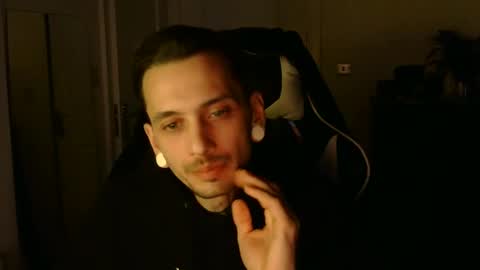 Snapshot of 2323gary chatting on March 4, 1:34 am 2323gary online show from March 4, 1:34 am