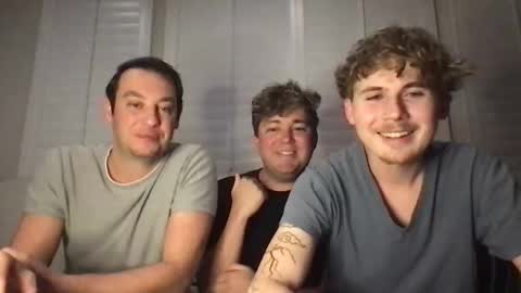 Roommates online show from April 19, 2:33 am