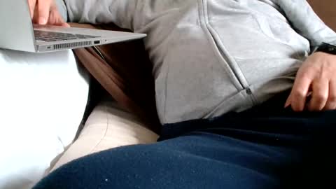 F E L I X -  -  F O ll O W      M E  online show from January 7, 1:38 pm