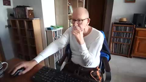  Papi  online show from April 13, 5:02 pm