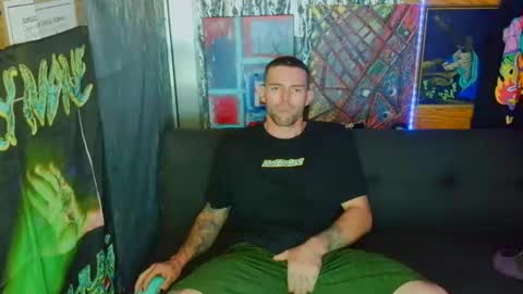 Snapshot of 8inspyder chatting on October 1, 8:40 am EvelDicknievel1 online show from October 1, 8:40 am