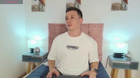 Snapshot of _andrewfalcon2 chatting on January 19, 7:15 pm _andrewfalcon2 online show from January 19, 7:15 pm