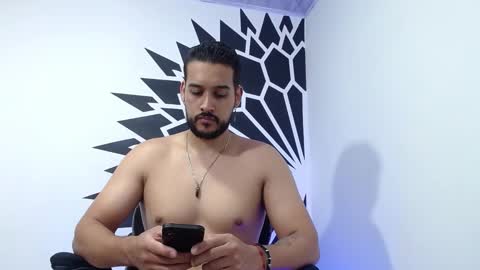 Snapshot of _christopher_dennis_ chatting on January 13, 1:02 am CRIS online show from January 13, 1:02 am