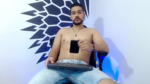 Snapshot of _christopher_dennis_ chatting on February 17, 12:32 am CRIS online show from February 17, 12:32 am