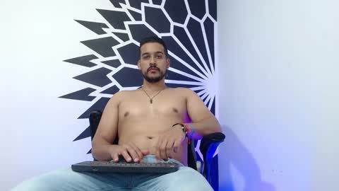 Snapshot of _christopher_dennis_ chatting on January 28, 1:39 am CRIS online show from January 28, 1:39 am