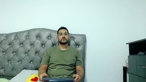 Snapshot of _christopher_dennis_ chatting on October 11, 3:32 am CRIS online show from October 11, 3:32 am