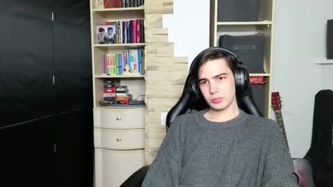 Snapshot of _crise_next_door_ chatting on October 30, 5:03 pm _crise_next_door_ online show from October 30, 5:03 pm