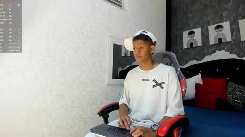 _erick_j online show from February 3, 8:36 pm