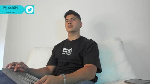 Snapshot of _juanes__ chatting on December 4, 3:21 pm _juanes__ online show from December 4, 3:21 pm