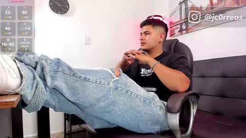 Snapshot of _juanes__ chatting on October 16, 10:40 pm _juanes__ online show from October 16, 10:40 pm