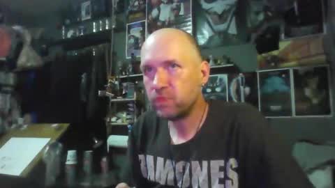 That guy online show from March 5, 5:03 am