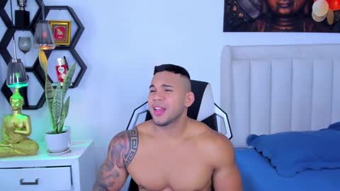 _matthew_santos_ online show from October 28, 10:01 pm