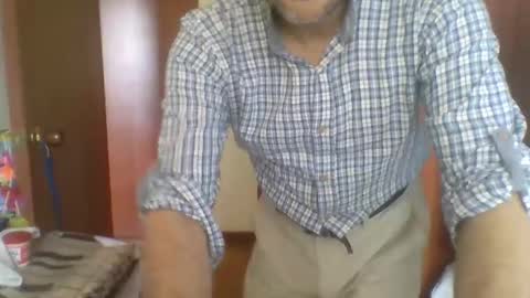 _nake_me online show from April 21, 7:09 pm