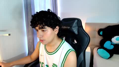 Snapshot of _nickconnor1 chatting on December 8, 7:54 pm Nicolas online show from December 8, 7:54 pm