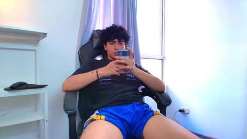 Snapshot of _nickconnor1 chatting on January 7, 9:14 pm Nicolas online show from January 7, 9:14 pm