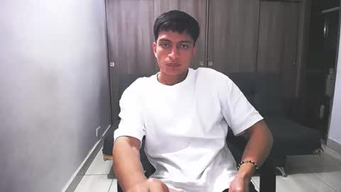 Juan Pablo-independent model online show from March 16, 6:06 am