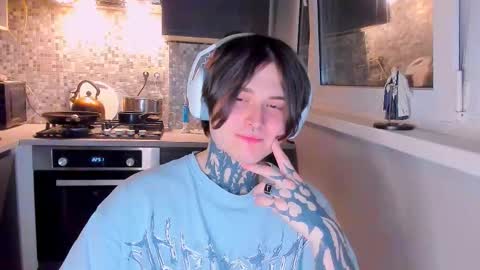 _torfin_ online show from March 11, 11:34 pm