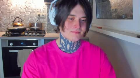 _torfin_ online show from April 11, 12:29 am