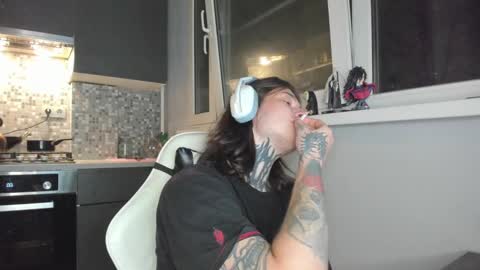 _torfin_ online show from March 6, 12:21 am