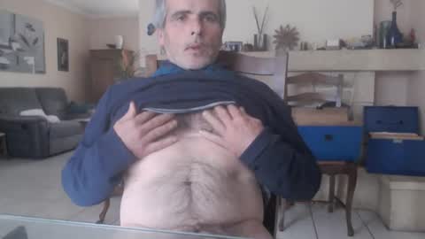 Snapshot of aalex1717 chatting on October 22, 2:32 pm Aalex1717 online show from October 22, 2:32 pm
