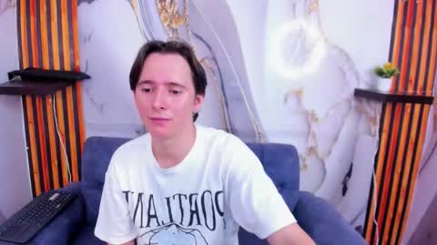 Aaron online show from October 29, 6:33 pm