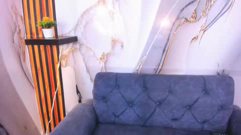 Aaron online show from December 4, 10:39 pm