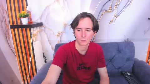 Aaron online show from December 3, 10:38 pm