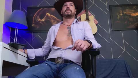 Aaron online show from November 17, 8:17 am