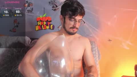 aaronfuentes7 online show from October 18, 8:14 pm