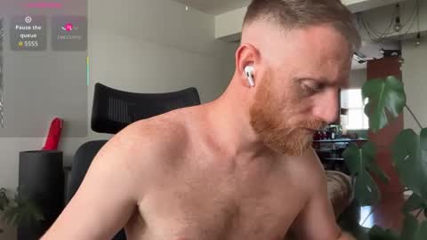 Snapshot of aaronstone_ chatting on October 31, 9:56 am Scrufffypup online show from October 31, 9:56 am
