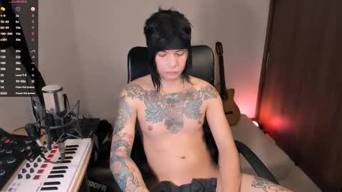 Snapshot of adam_rocket chatting on October 11, 12:47 am  Adam online show from October 11, 12:47 am