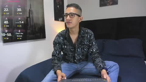 adam_walker_1 online show from April 6, 2:18 pm