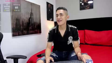 adam_walker_1 online show from March 15, 5:08 pm