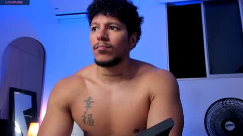 adambrocs1 online show from June 17, 3:52 am