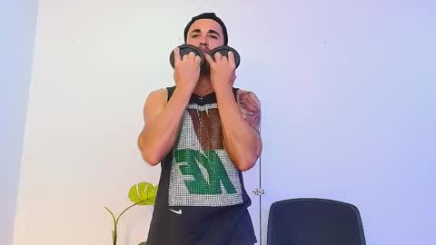 Im Adams Sanz online show from April 3, 7:32 pm