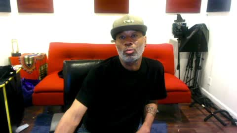 adick_ting online show from April 25, 9:01 am