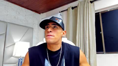 Snapshot of adrian_rae chatting on January 20, 11:35 am online show from January 20, 11:35 am