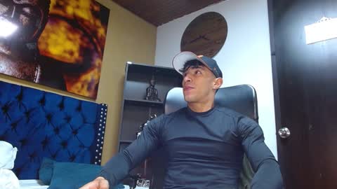 Snapshot of adrian_rae chatting on January 24, 11:59 am online show from January 24, 11:59 am