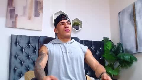 Snapshot of adrian_rae chatting on October 1, 6:12 pm online show from October 1, 6:12 pm