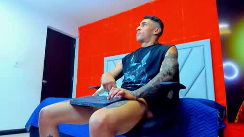 Snapshot of adrian_rae chatting on October 11, 7:29 pm online show from October 11, 7:29 pm