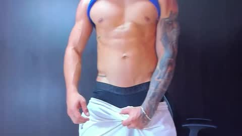 Snapshot of adrian_rae chatting on September 12, 6:41 pm online show from September 12, 6:41 pm