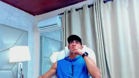 Snapshot of adrian_rae chatting on January 25, 11:55 am online show from January 25, 11:55 am
