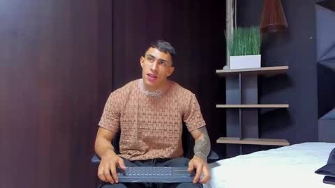 Snapshot of adrian_rae chatting on September 11, 6:07 pm online show from September 11, 6:07 pm