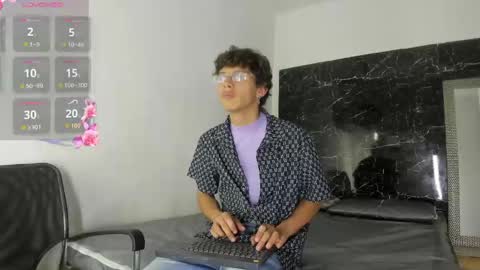 Adrian W  online show from May 31, 3:51 am